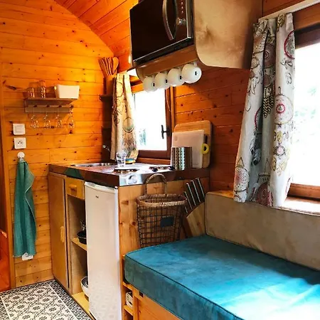 Penzion Millygite Chalet-on-wheels By The River